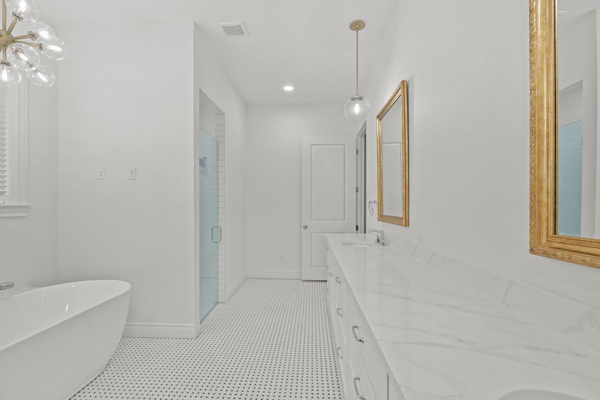 Custom Home Building for Easterling Homes in College Station, TX