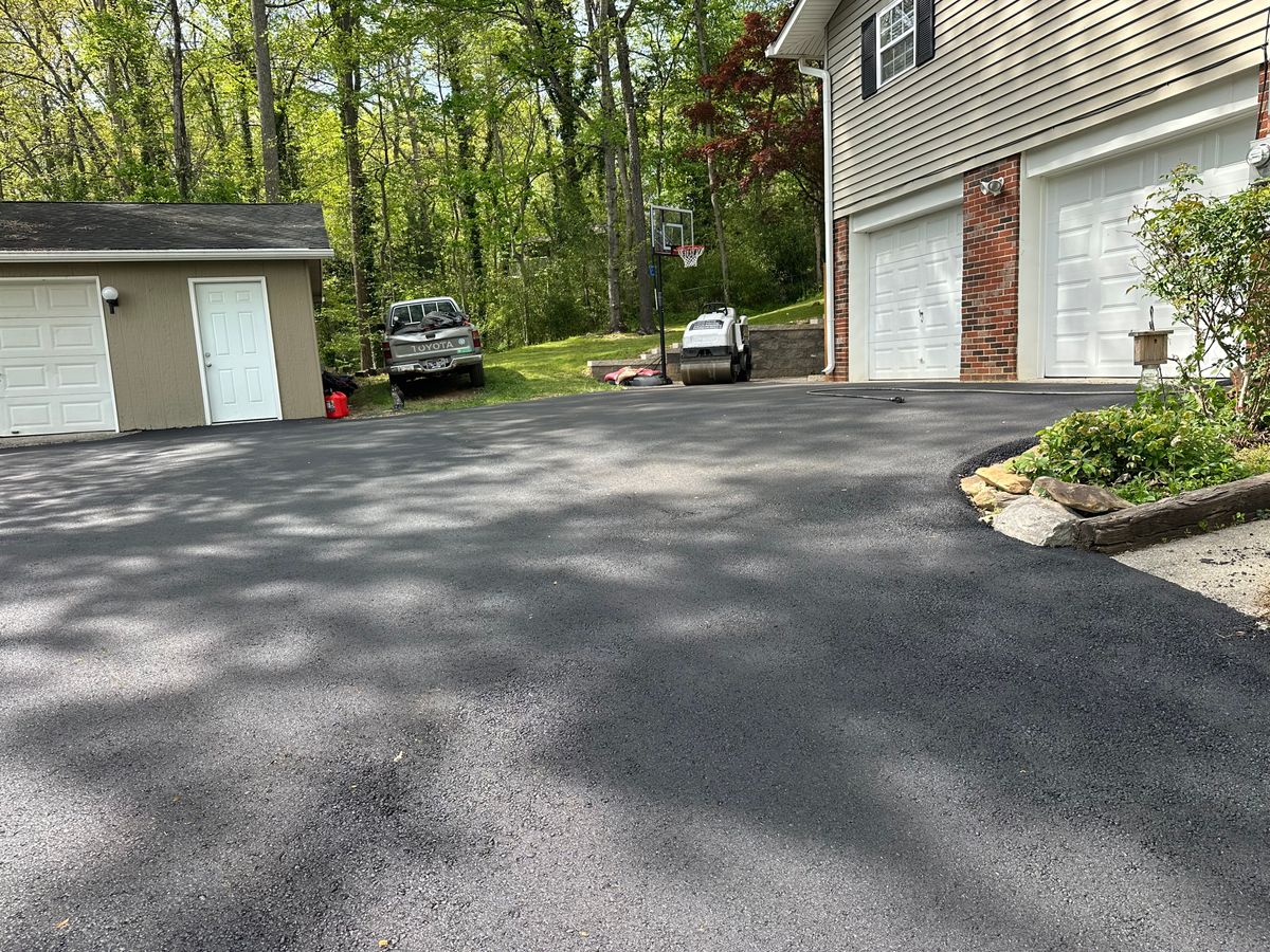 Asphalt Seal Coating for Metzler Paving and Sealcoating LLC in Jacksboro, TN