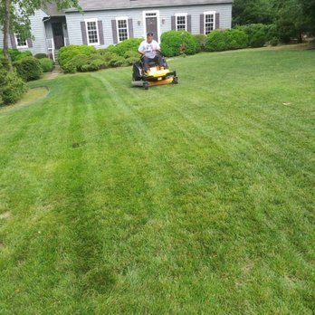 Mowing for Noel Velazquez Landscaping  in Williamsburg, VA