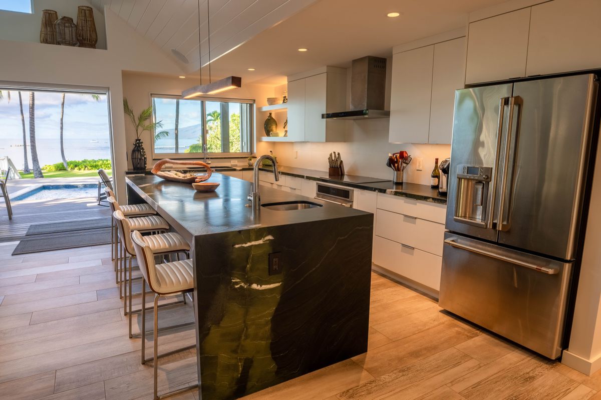 Custom Cabinetry for Alexander's Designs & Remodeling LLC in Kahului, HI