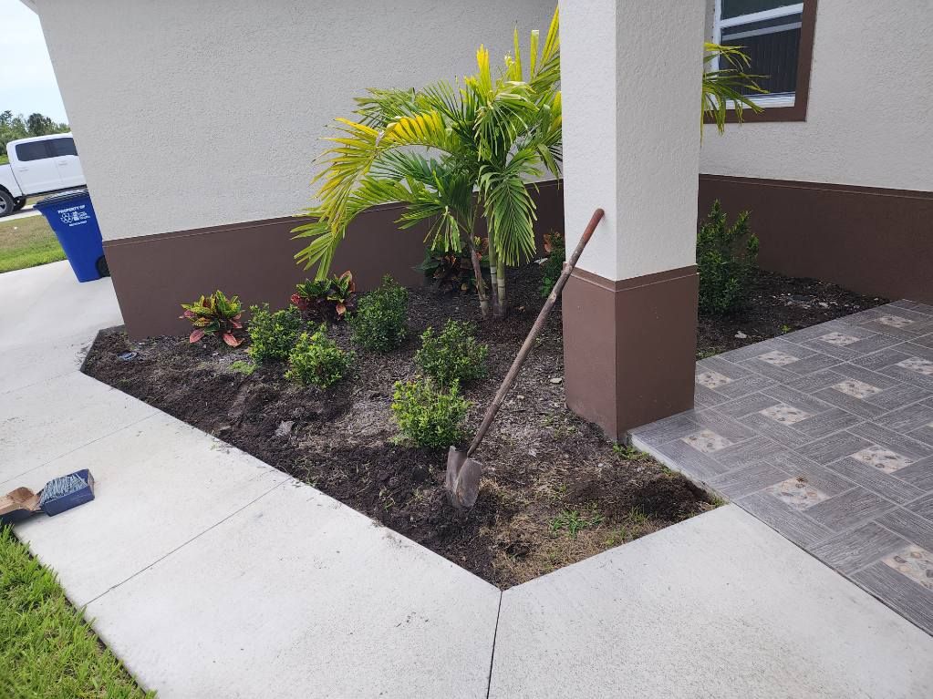 Mulch Installation for Southern Pride Turf Scapes in Lehigh Acres, FL