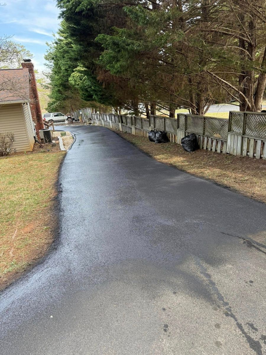 Asphalt Repair for Gus’s Paving and Sealcoating in Buffalo Junction, VA