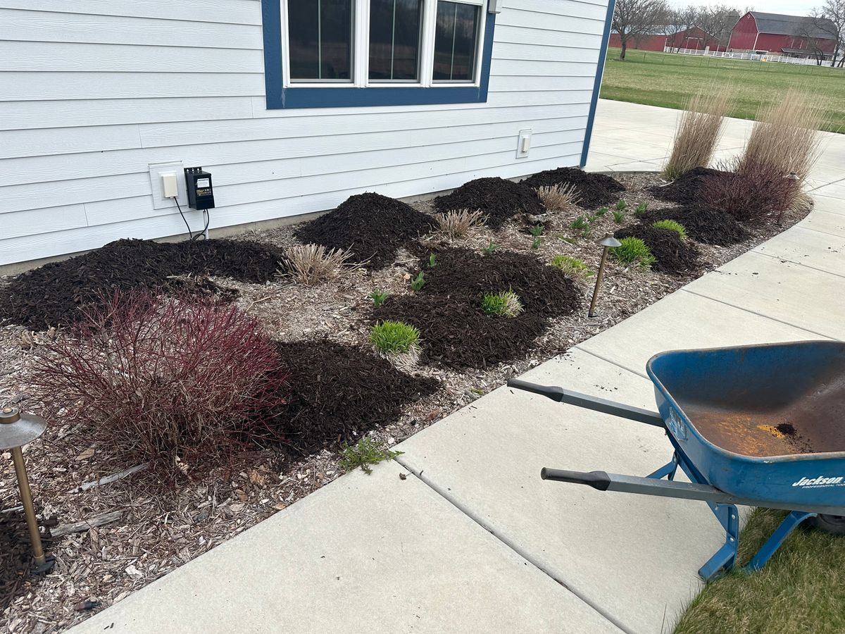 Mulch Installation for Paradise Lawnscapes in West Bend, WI