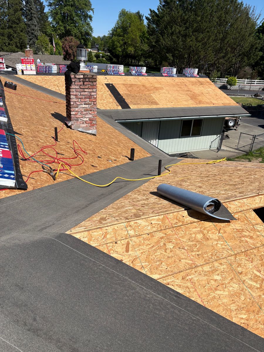 Roofing Installation for Crestwell Roofing Plus LLC in Grants Pass, OR