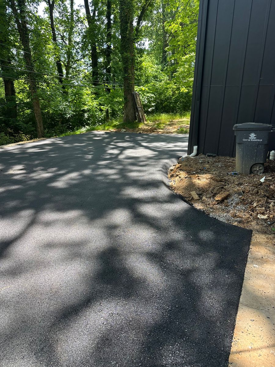 Asphalt Paving for Metzler Paving and Sealcoating LLC in Jacksboro, TN