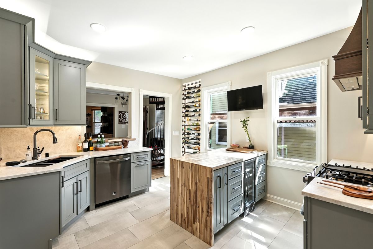 Kitchen and Cabinet Refinishing for Straight Edge Painting and Renovations in Milwaukee, WI