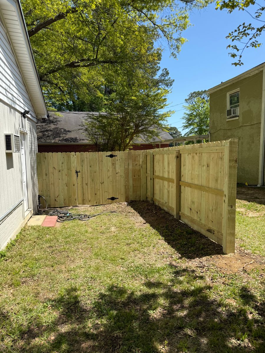 Fence Installation for Pennington Fence Co in Tupelo, MS