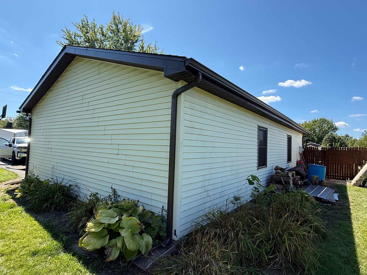 Gutter Maintenance for Seamless Gutters LLC in Fort Wayne, IN