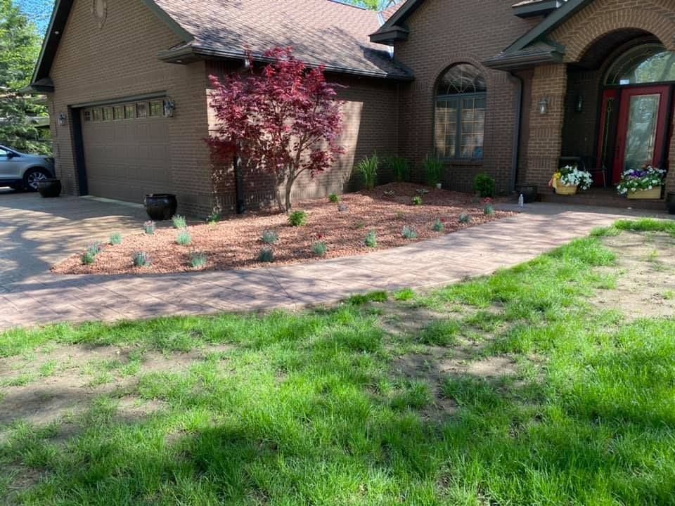 Mulch Installation for Raccoon Valley Lawn Care in Des Moines, IA