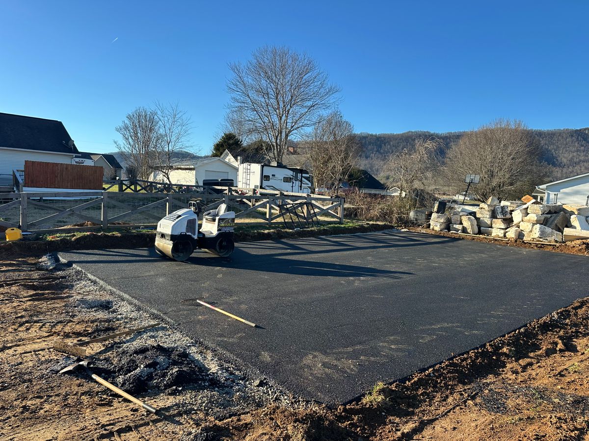 Asphalt Paving for Metzler Paving and Sealcoating LLC in Jacksboro, TN