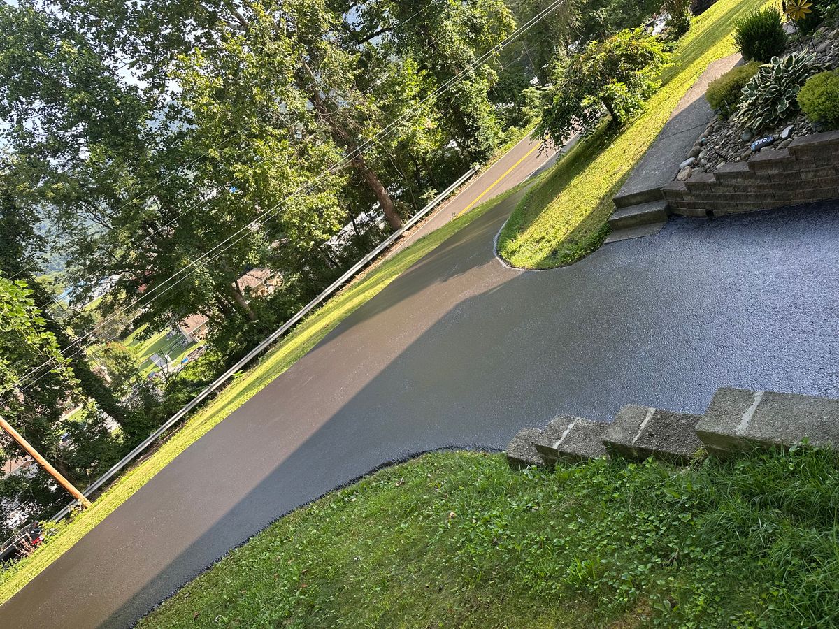 Asphalt Seal Coating for Metzler Paving and Sealcoating in Jacksboro, TN