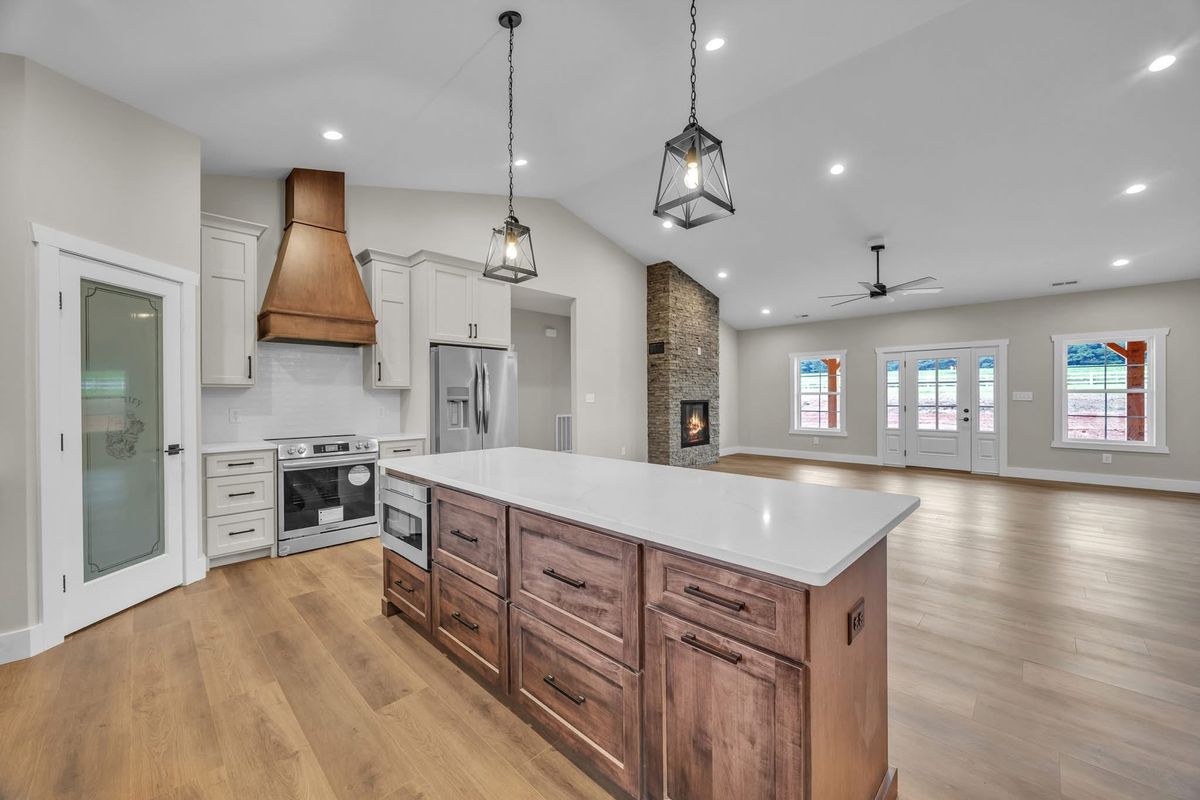 Custom Homes for Ridgeline Construction in Hiddenite, NC