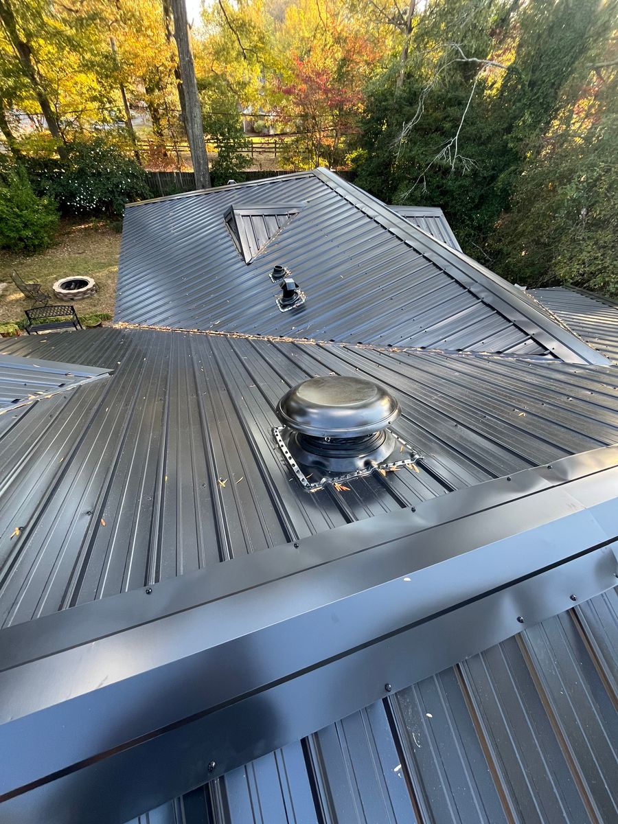 Metal Roofing for Roofing By Eubanks Home Improvements in Bethune, SC