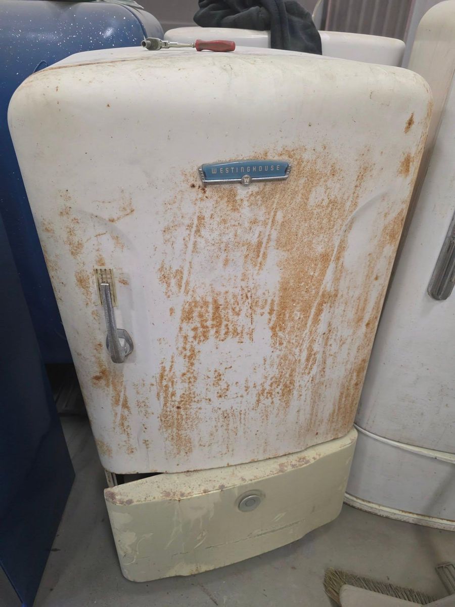 Vintage refrigerator restoration for Wessels Custom Paint & Restoration in Bad Axe, MI
