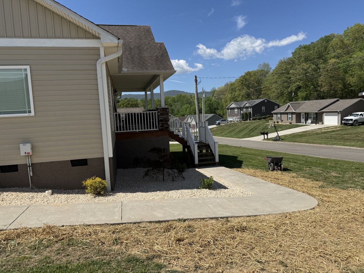 Mulch Installation for Lafollette Mulch, Stone and Lawn Care in La Follette, TN