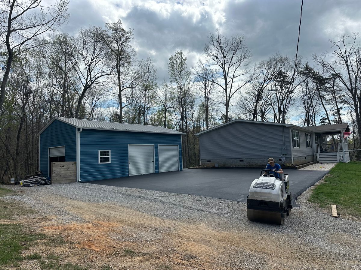 Asphalt Paving for Metzler Paving and Sealcoating LLC in Jacksboro, TN