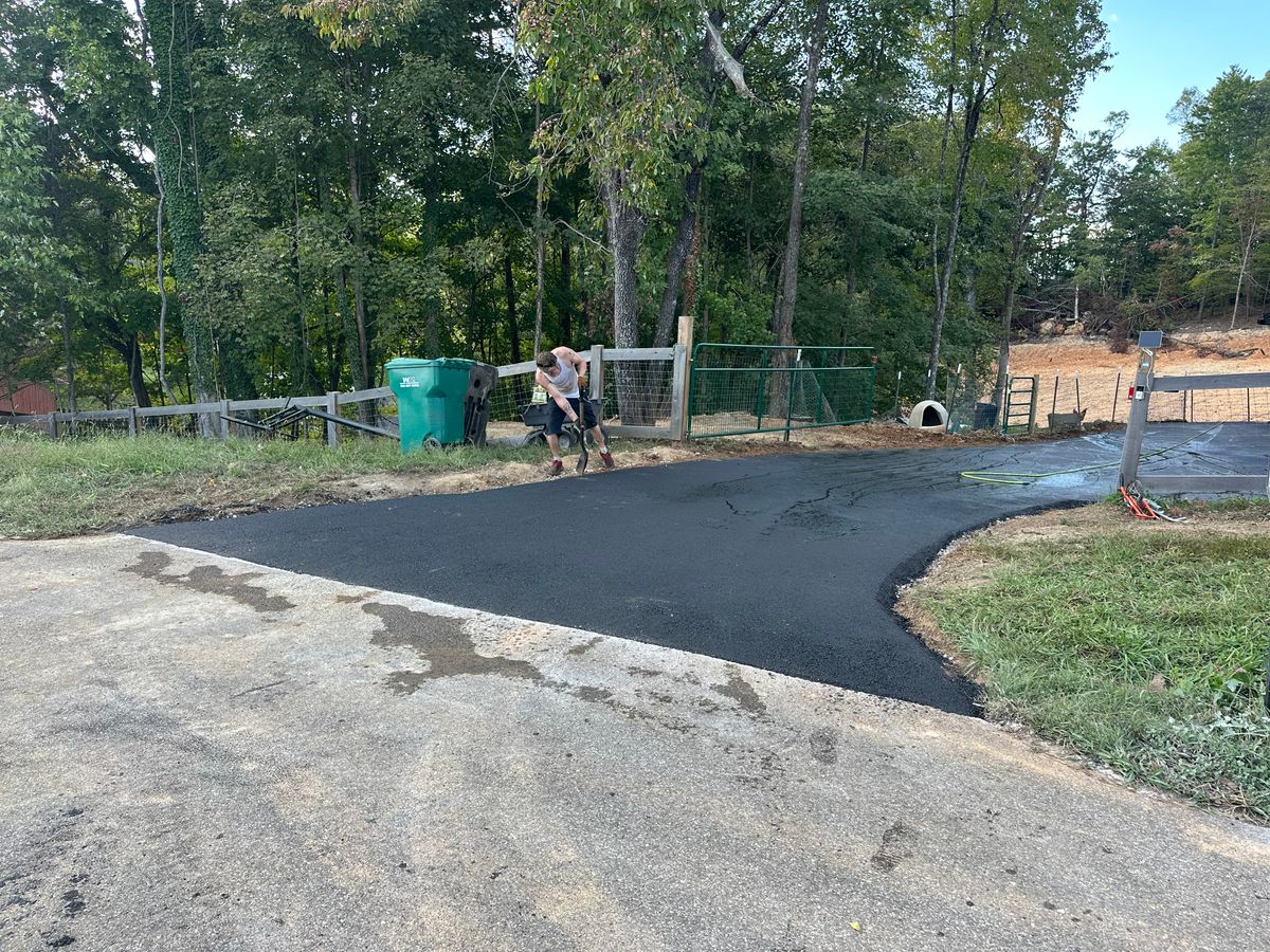 Asphalt Paving for Metzler Paving and Sealcoating in Jacksboro, TN