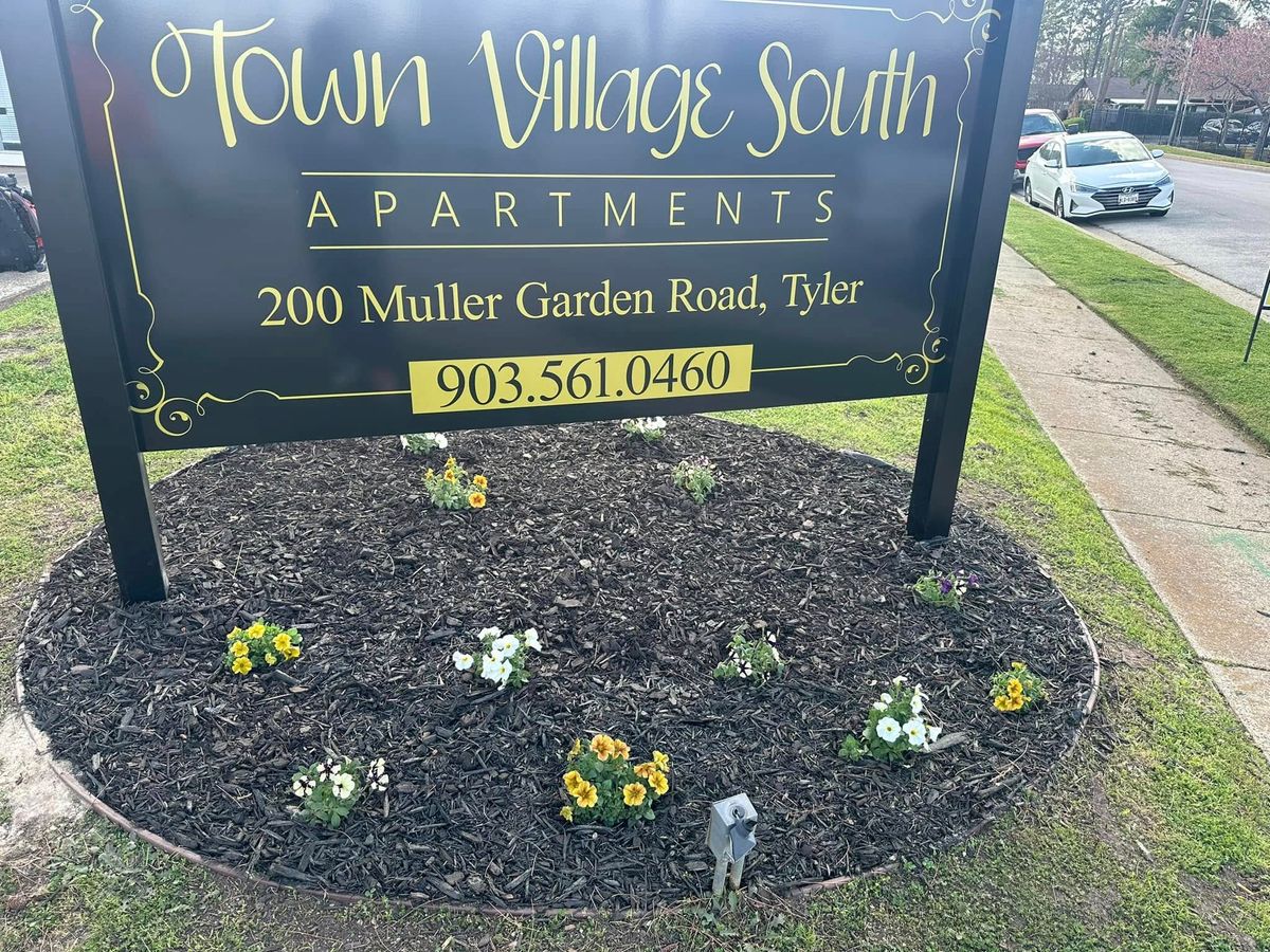 Flower Beds for Wilson's Yard Work, LLC in Tyler, TX