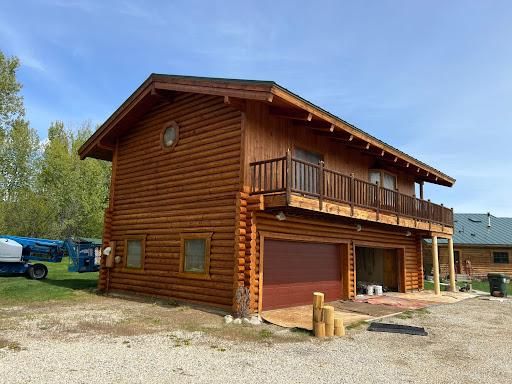 Log Home Staining in Montana for True Blue Logworks LLC in Corvallis, MT