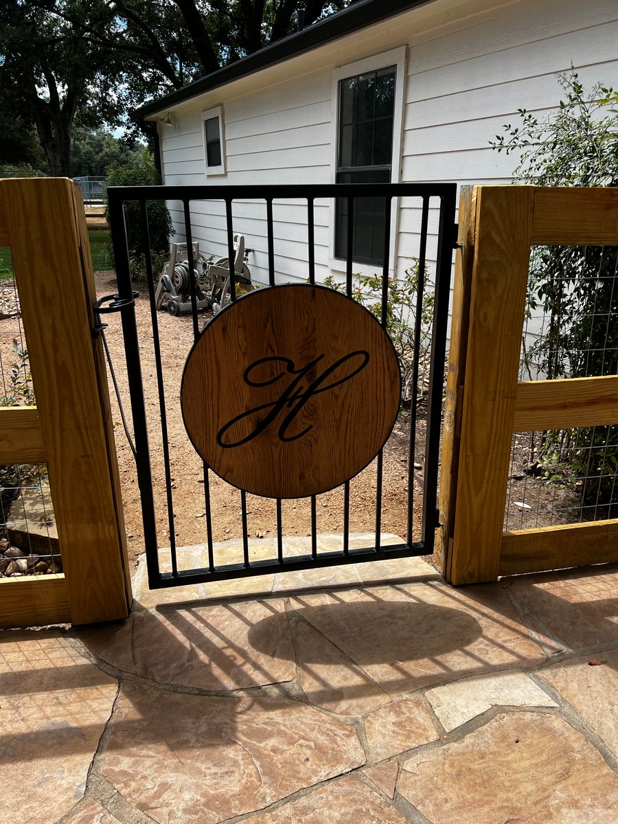 Metal Fencing for Arnold Construction in Magnolia, TX