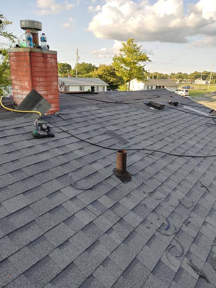 Roofing for Hamiltons Handyman LLC  in Fort Wayne,  IN