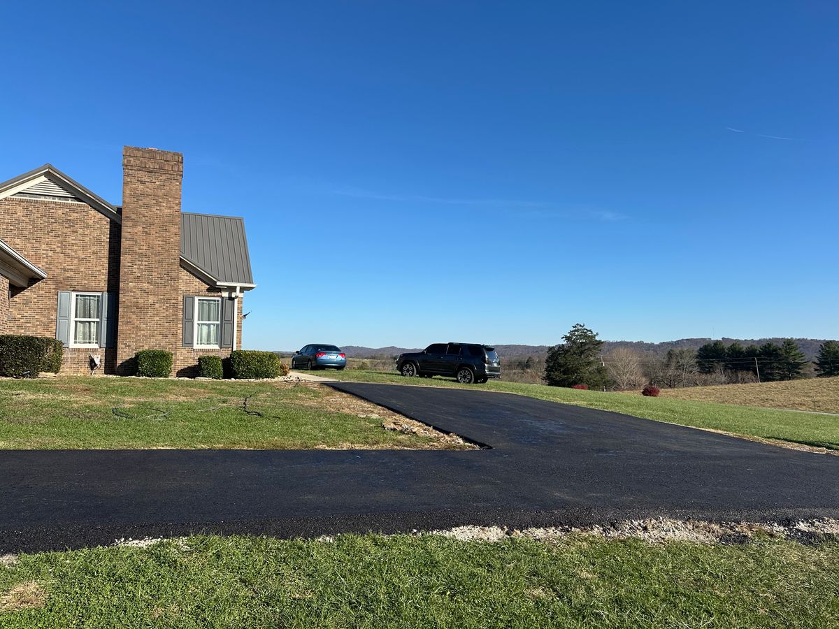 Asphalt Paving for Metzler Paving and Sealcoating LLC in Jacksboro, TN