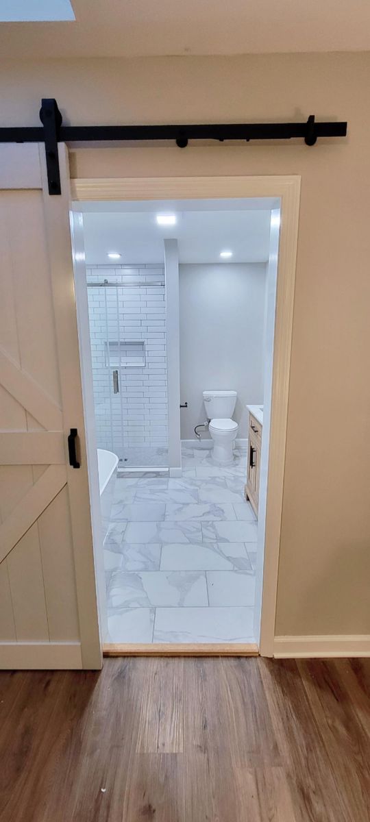 Tiling for Apex Construction in Knoxville, TN