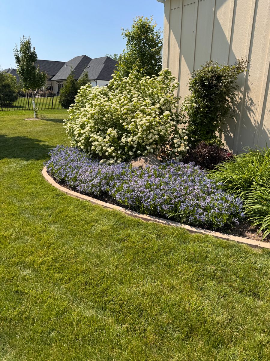Edging and Mulch Installation for H&L Lawn Care LLC in Twin Lakes, WI