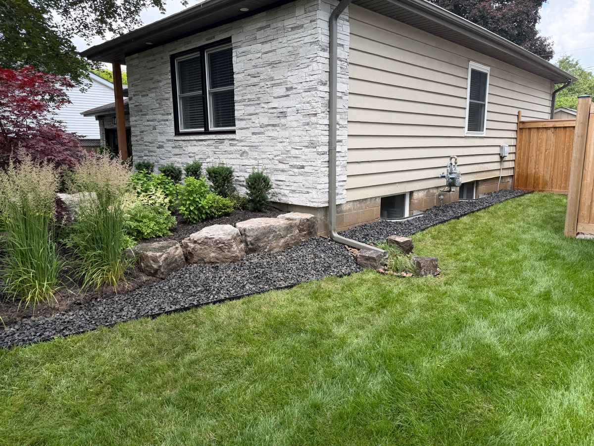 Interlocking & Natural Stone for Calderwood Landscape Design in Oakville, ON