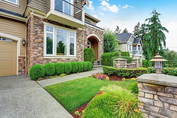 Shrub Trimming for Lifestyle Landscapes LLC in Northeast Minneapolis, MN