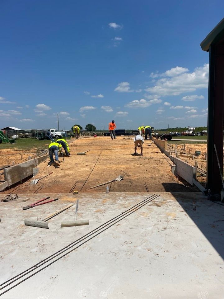 Concrete Driveways and Sidewalks for A Custom Curb & Borders in Sebring, FL