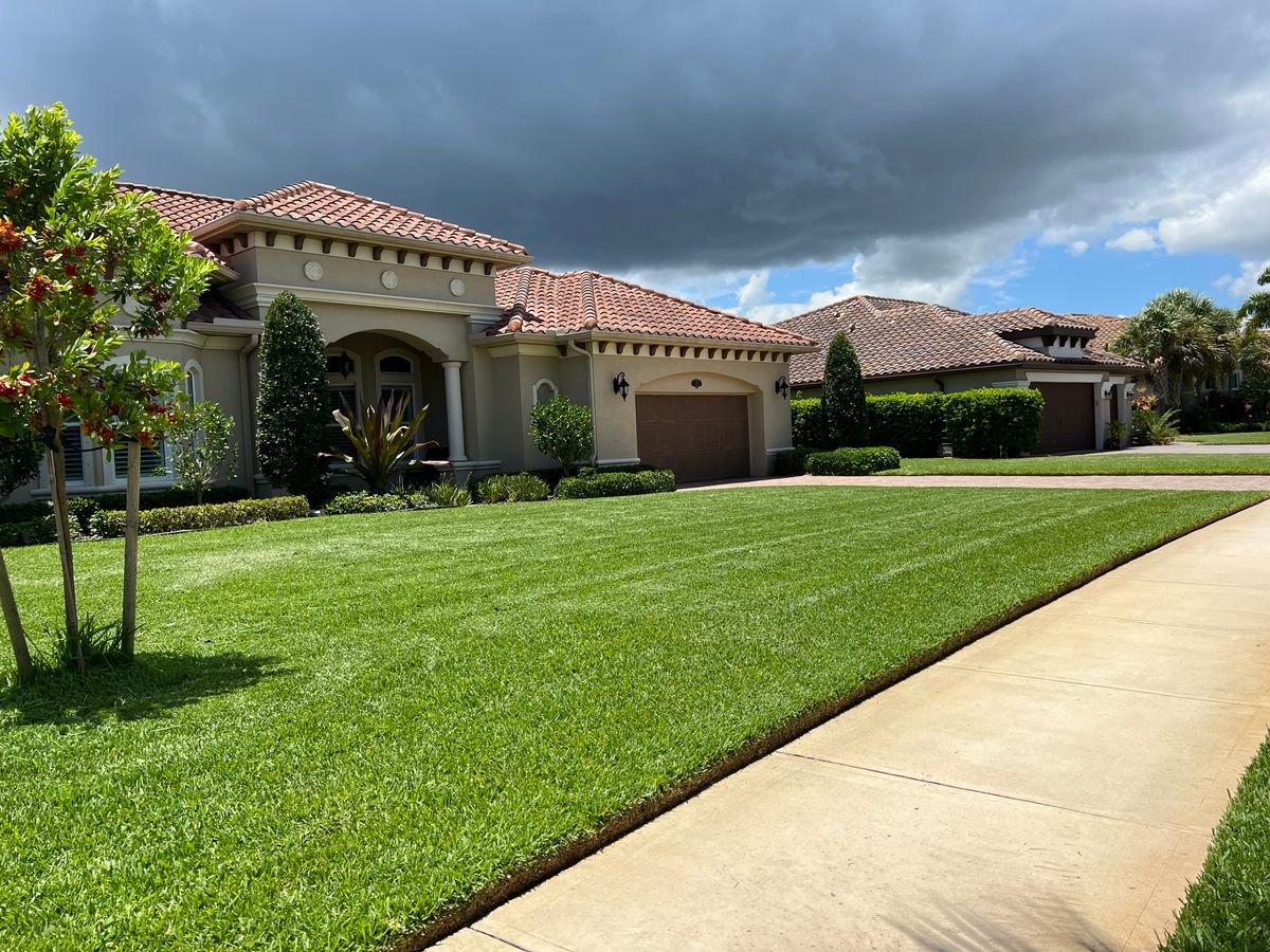 Lawn Maintenance for Florida Pro Turf in  Viera, FL