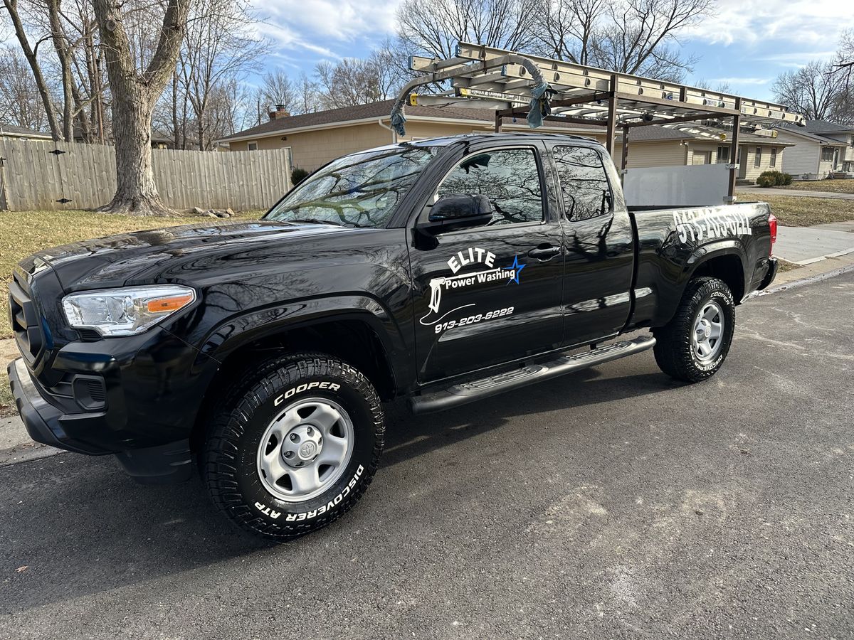 Total Refresh Exterior (Wash n Wax) for Above & Beyond KC LLC in Johnson City, KS