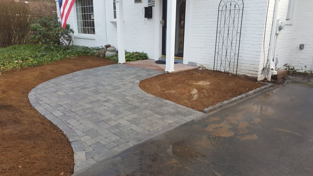 Mulch Installation for Evolution Earthscapes, LLC in Ludlow, MA