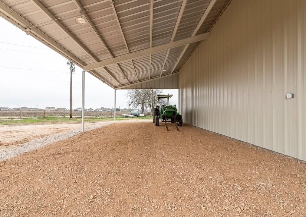 Barns & Shops for CWC Custom Homes & Barndominiums in Snook, TX