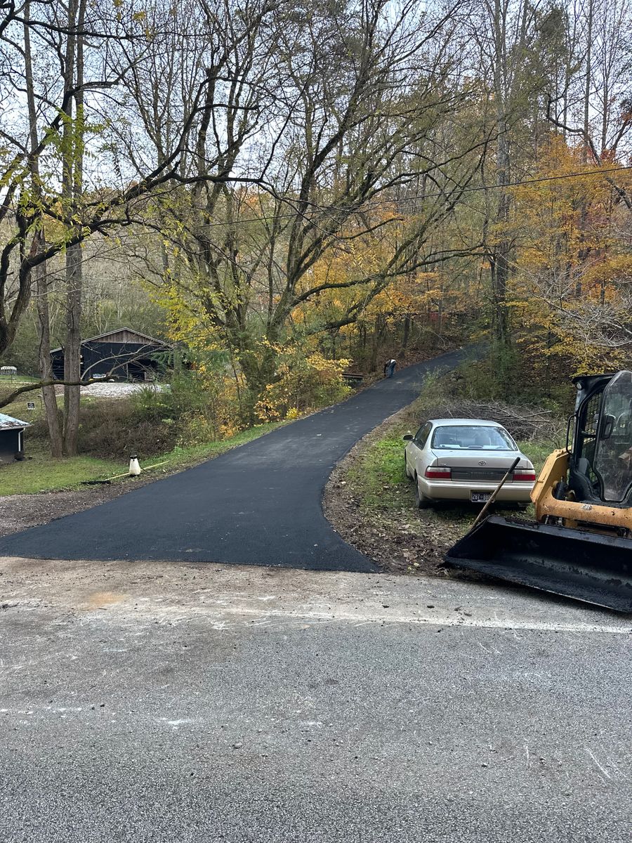 Asphalt Paving for Metzler Paving and Sealcoating LLC in Jacksboro, TN