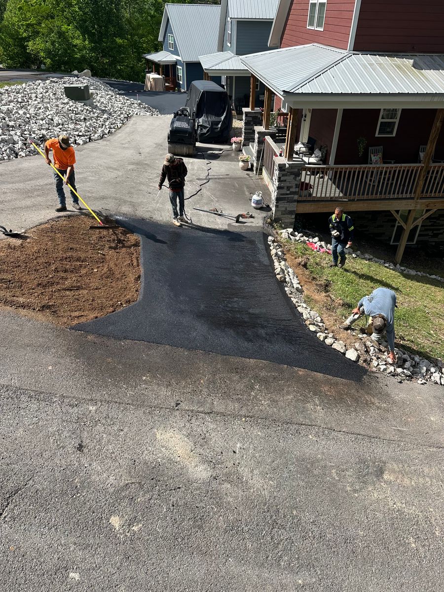 Asphalt Patching for Metzler Paving and Sealcoating LLC in Jacksboro, TN