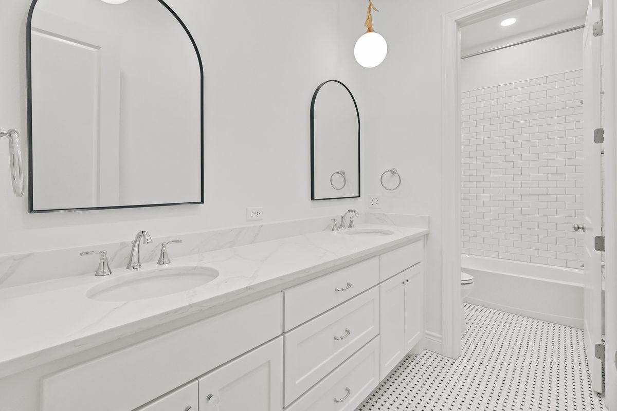 Custom Home Building for Easterling Homes in College Station, TX