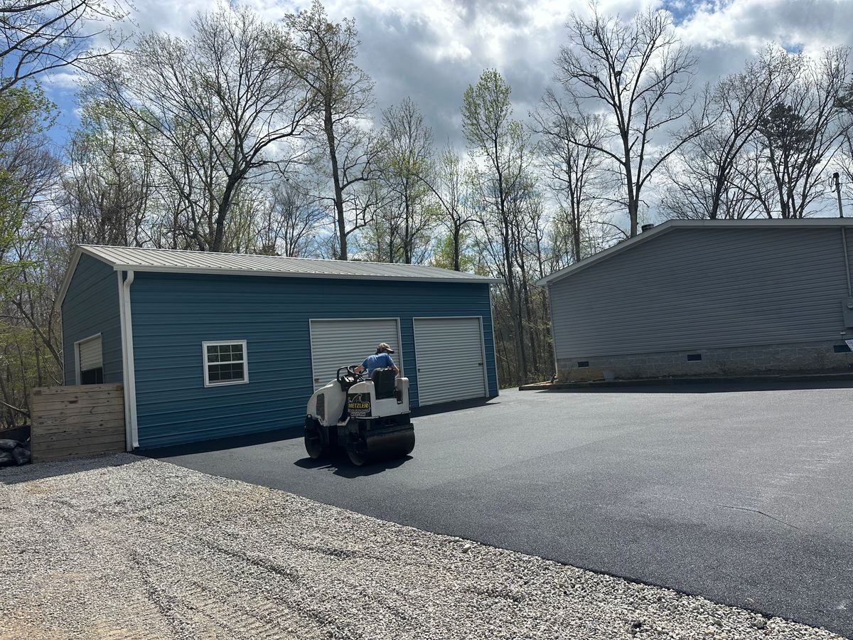 Asphalt Paving for Metzler Paving and Sealcoating LLC in Jacksboro, TN