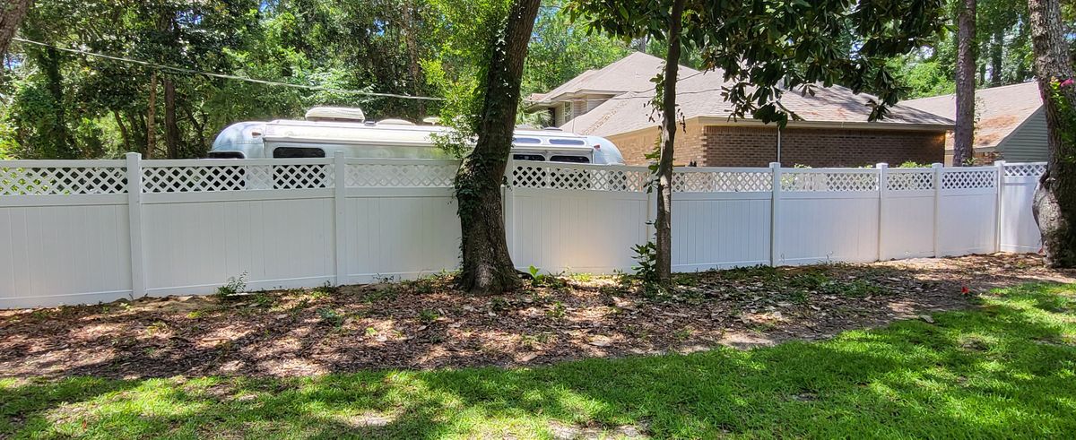 Vinyl Fences for Bayou Bill's Fencing in Crestview, FL