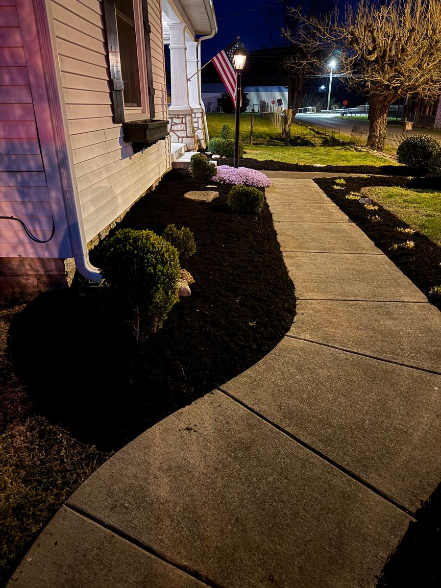 Mulch Bed Installation And Renovation for Arnold’s Outdoor Solutions in Woodbury, TN