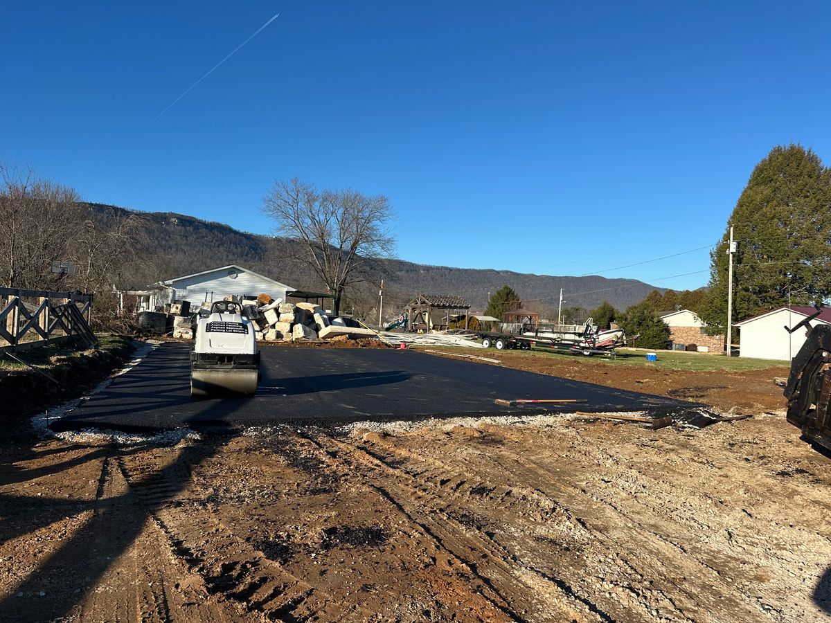 Asphalt Paving for Metzler Paving and Sealcoating LLC in Jacksboro, TN