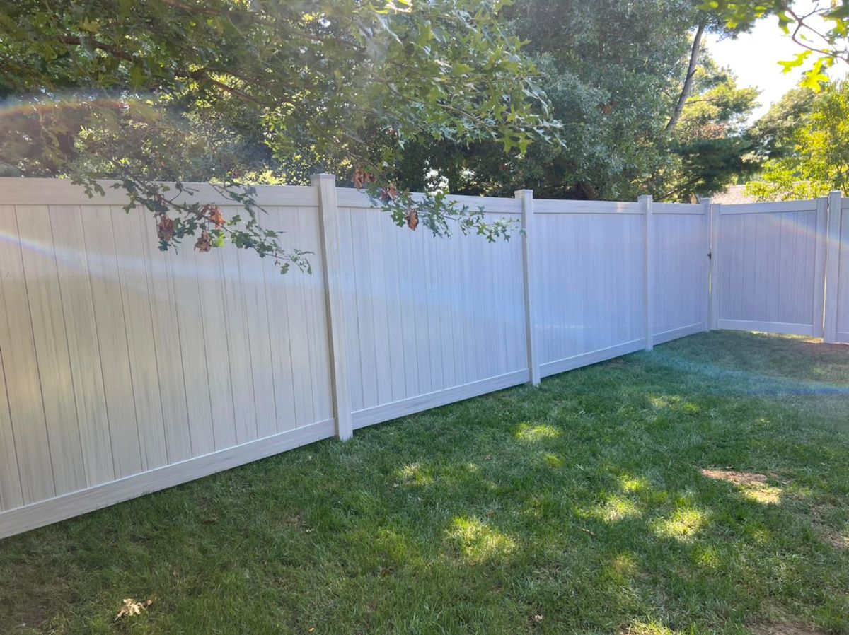 Vinyl Fences for Illinois Fence & outdoor co. in Kewanee, Illinois