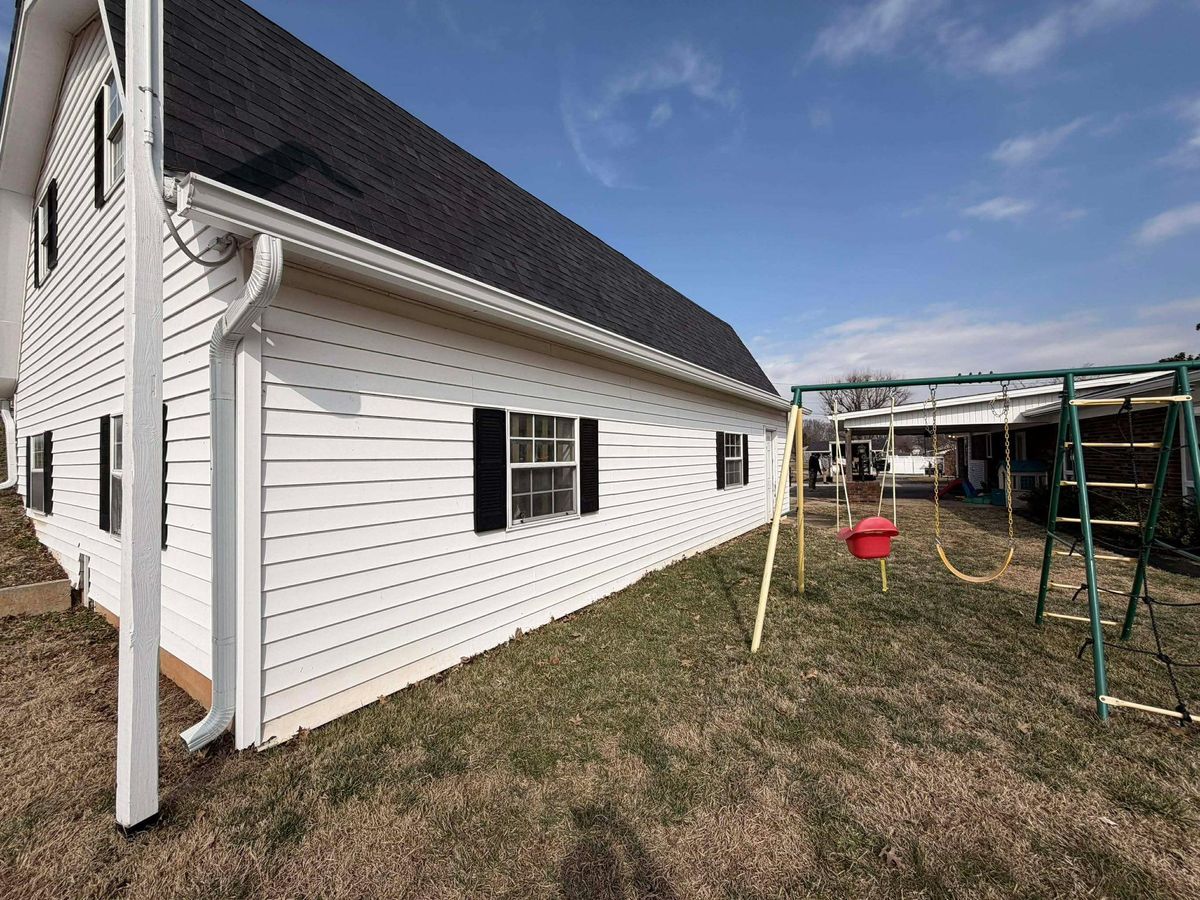 All forms of Siding metal and vynl for KY Gutter Pro & Specialty Roofing Systems in Monticello, KY
