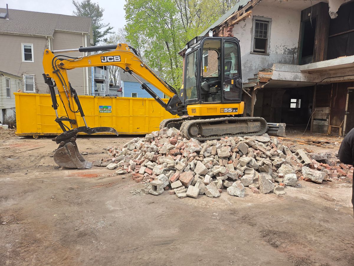 Hammer service for MJS Excavating in Hardwick, MA