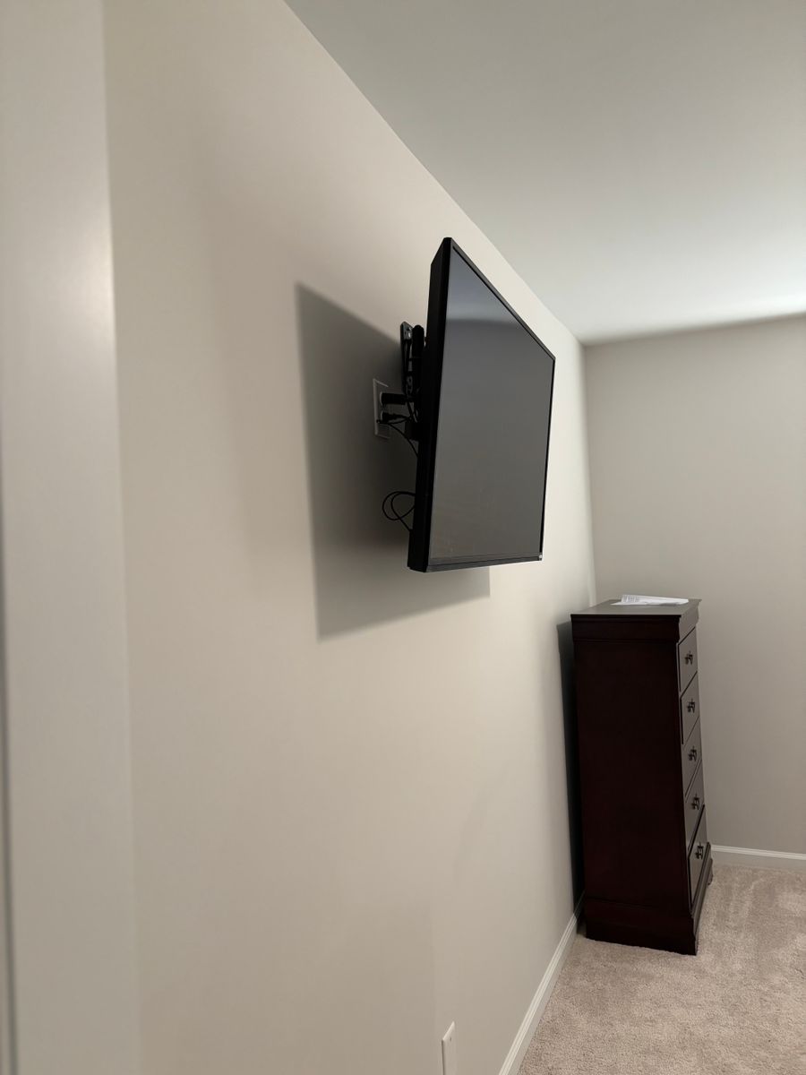 TV MOUNTING for Reyes Homes Services in Bluffton, SC