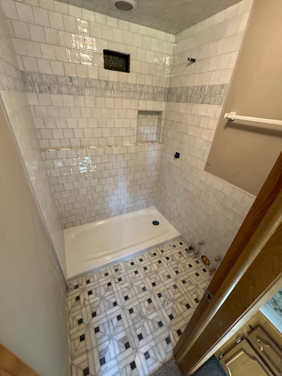 Custom Showers for Jays Tile Styles LLC in New Berlin, WI