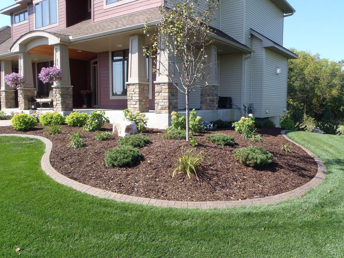 Mulch Installation for Buckeye Lawns & Landscaping LLC in Millersburg, OH