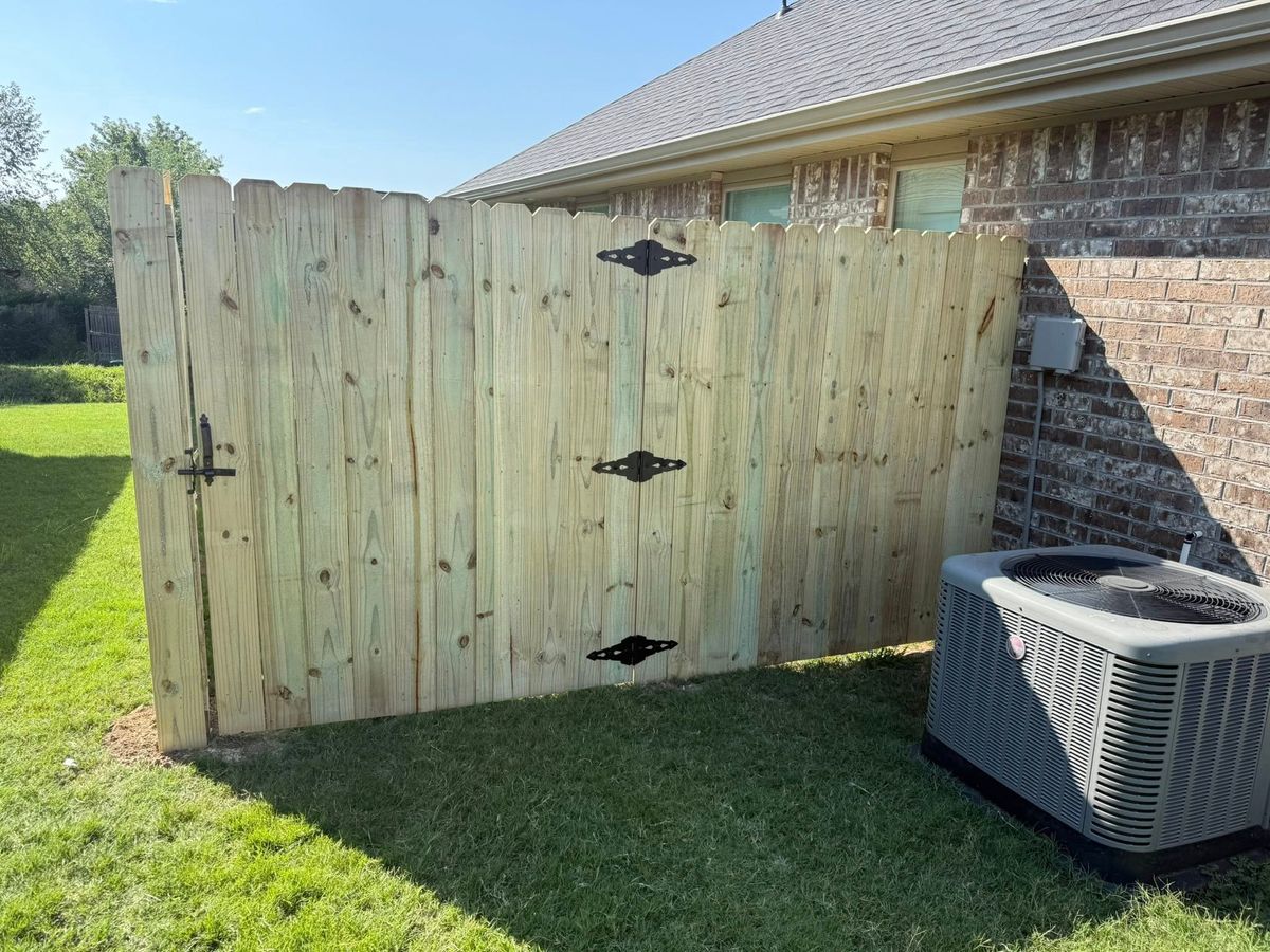 Fencing for Mo’ Joe Construction in Goshen, AR