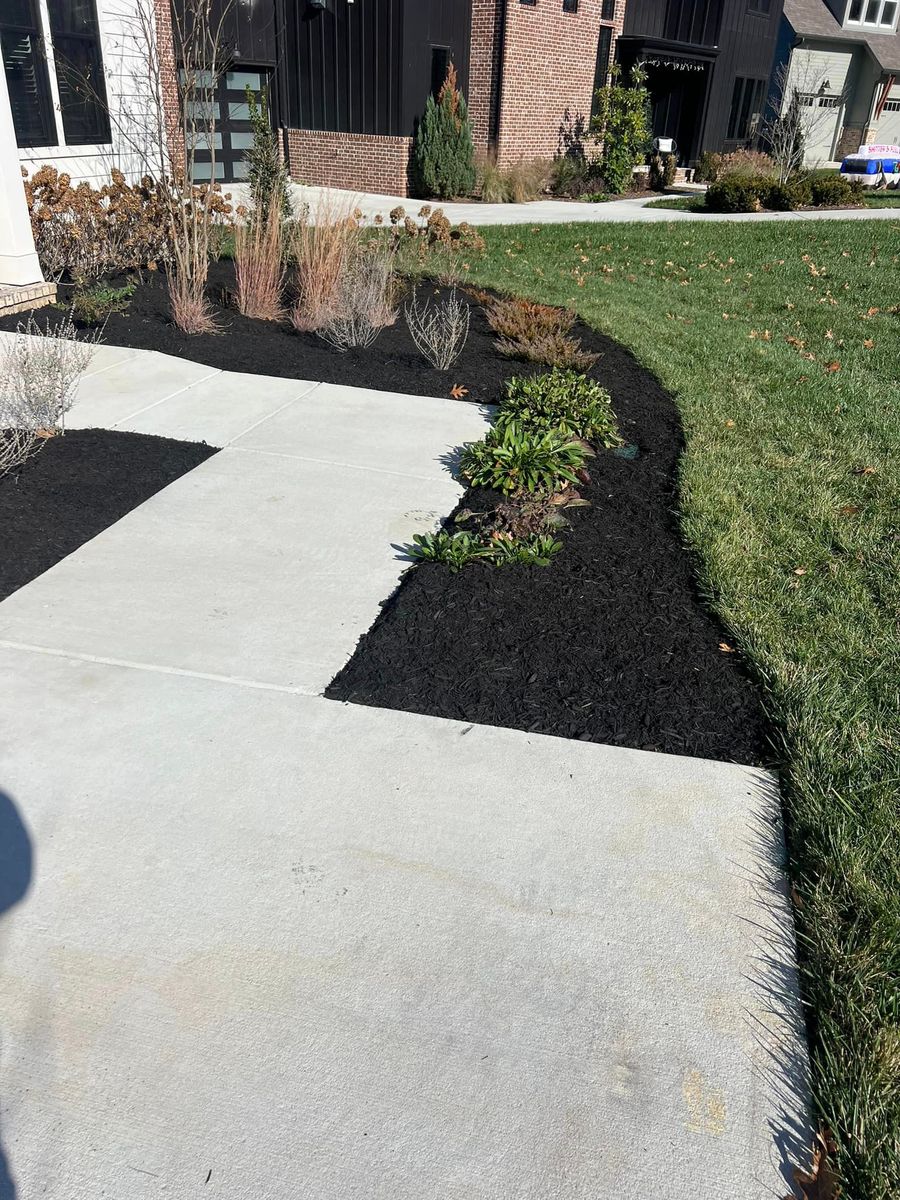 Mulch Installation for Team Bard Lawn Care SVC in Woodbury, TN